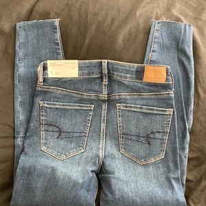 American Eagle Hi-rise Jegging Crop Medium wash, Size 4 Regular, 27